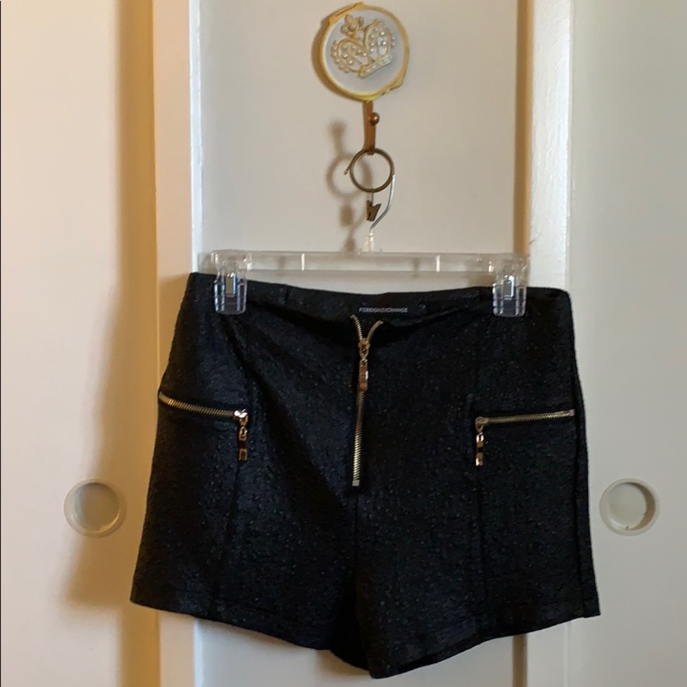 Dress up shorts .- Foreign Exchange
